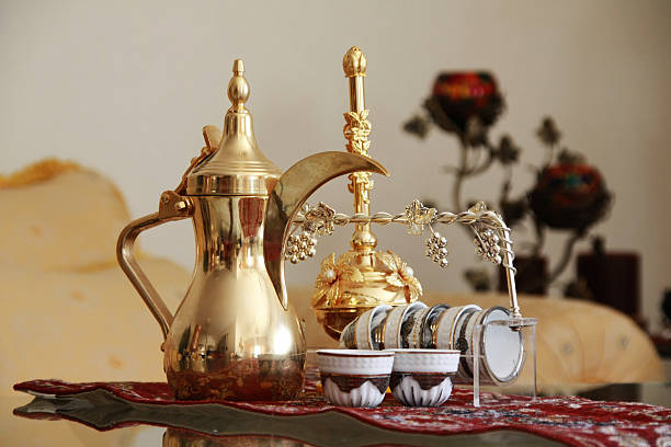 فن دلة القهوة العربية وتقاليدها: رحلة عبر التاريخ والثقافة